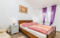 Posteľ alebo postele v izbe v ubytovaní 4 Bedroom Cozy Home In Fazana