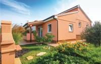 Ogród w obiekcie Holiday Home Peroj Lxxiii