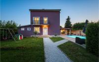 Bazén v ubytovaní Holiday Home Perci 13 alebo v jeho blízkosti