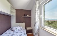 Posteľ alebo postele v izbe v ubytovaní Four-Bedroom Apartment Kastel Luksic With Sea View 06