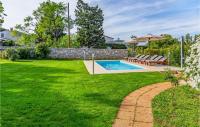 Bazén v ubytovaní Three-Bedroom Holiday Home In Premantura alebo v jeho blízkosti