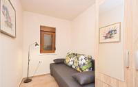 Posedenie v ubytovaní Three-Bedroom Holiday Home In Premantura