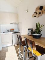 Kuchyň nebo kuchyňský kout v ubytování Del Sol Suites