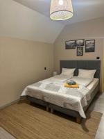 Posteľ alebo postele v izbe v ubytovaní Apartament KOMPAS