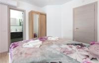 Posteľ alebo postele v izbe v ubytovaní 4 Bedroom Stunning Home In Pula