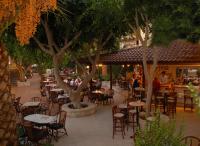 Restaurace v ubytování Cactus Beach Hotel