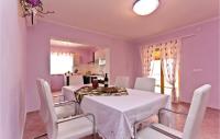 Kuchyňa alebo kuchynka v ubytovaní Holiday Home Peresiji I