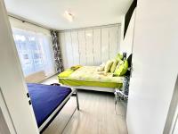 Postel nebo postele na pokoji v ubytování Family Apartment with Lake View | 73