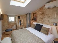 Postel nebo postele na pokoji v ubytování Sonel Investe Madalena 287 Boutique Apartments by Get Your Stay