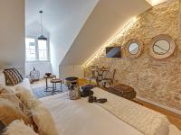 Postel nebo postele na pokoji v ubytování Sonel Investe Madalena 287 Boutique Apartments by Get Your Stay
