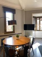 Televízia a/alebo spoločenská miestnosť v ubytovaní 555 Apartments BCN