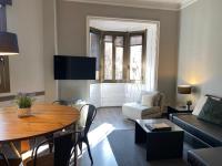Televízia a/alebo spoločenská miestnosť v ubytovaní 555 Apartments BCN