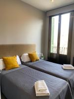 Posteľ alebo postele v izbe v ubytovaní 555 Apartments BCN