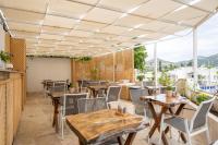 Nespecifikovaný výhled na hory nebo výhled na hory při pohledu z hotelu