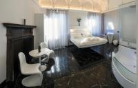 A bed or beds in a room at Inferno e Paradiso