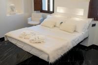 A bed or beds in a room at Inferno e Paradiso