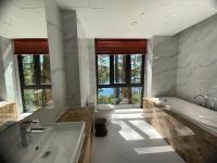 Ein Badezimmer in der Unterkunft Lan Anh Villas Resort