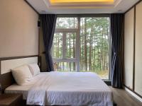 Ein Bett oder Betten in einem Zimmer der Unterkunft Lan Anh Villas Resort