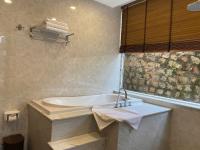 Ein Badezimmer in der Unterkunft Lan Anh Villas Resort