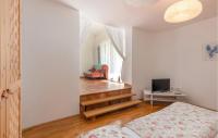 Posteľ alebo postele v izbe v ubytovaní Lovely Apartment In Jadranovo With Wifi