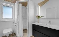Koupelna v ubytování Three-Bedroom Holiday Home In Nexo
