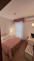 Łóżko lub łóżka w pokoju w obiekcie Hotel Terranova