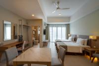 Ein Bett oder Betten in einem Zimmer der Unterkunft Zenith Suites Cameron
