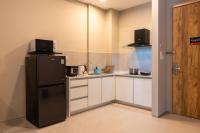 Küche&#47;Küchenzeile in der Unterkunft Zenith Suites Cameron