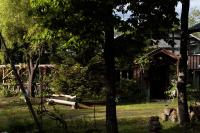 Auberge Sondre في اساهيكاو: منزل به ساحة اشجار