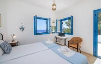Posteľ alebo postele v izbe v ubytovaní Stunning Home In Ampela, Syros