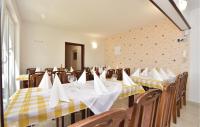 Posedenie v ubytovaní Two-Bedroom Apartment In Stanici