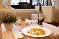 Jídlo v hotelu nebo okolí