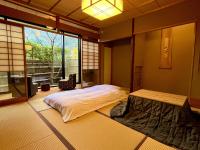 Where to Stay in Arashiyama 2026: Hot Spring Hotels and Ryokan Near the Bamboo Grove and Togetsukyo Bridge, with Price and Facility Comparison