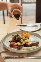 Jídlo v hotelu nebo okolí