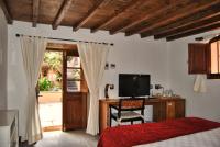 TV a/nebo společenská místnost v ubytování Hotel Rural El Mondalón