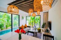 Greenforest Anahata Villa Resortの敷地内または近くにあるプール