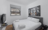 Ein Bett oder Betten in einem Zimmer der Unterkunft Sahara - Designed Duplex with a private pool
