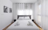Ein Bett oder Betten in einem Zimmer der Unterkunft Sahara - Designed Duplex with a private pool