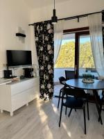 Televízia a/alebo spoločenská miestnosť v ubytovaní Vidučić Apartments