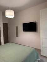 A television and/or entertainment centre at Anfra B&B