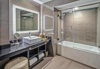 Ein Badezimmer in der Unterkunft Scarlet Pearl Casino Resort