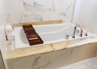 Ein Badezimmer in der Unterkunft Scarlet Pearl Casino Resort