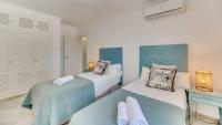 Postel nebo postele na pokoji v ubytování Puerto Banús Dreamed Villa Monelos