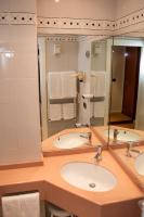 A bathroom at Hotel Sirena - B&B