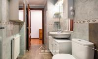 A bathroom at MyHouseSpain - Amplio apartamento en el centro de Oviedo