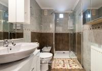 A bathroom at MyHouseSpain - Amplio apartamento en el centro de Oviedo