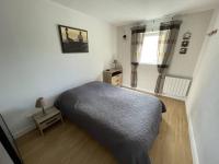 Posteľ alebo postele v izbe v ubytovaní Appartement tout confort, à 200m de la plage avec parking privé et piscine - FR-1-723-64