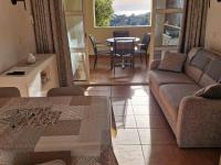 Część wypoczynkowa w obiekcie Appartement 2 Pièces avec Piscine et Parking - FR-1-504-663