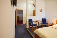 Łóżko lub łóżka w pokoju w obiekcie Hotel Čertousy
