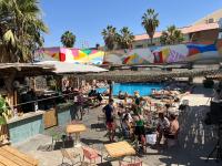 Viajero Huacachina Hostelの敷地内または近くにあるプール